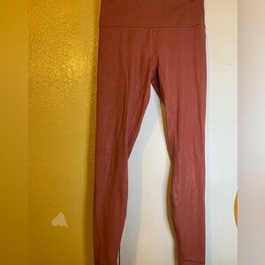 Lululemon ankle length leggings silver metallic Overtone. Size 6